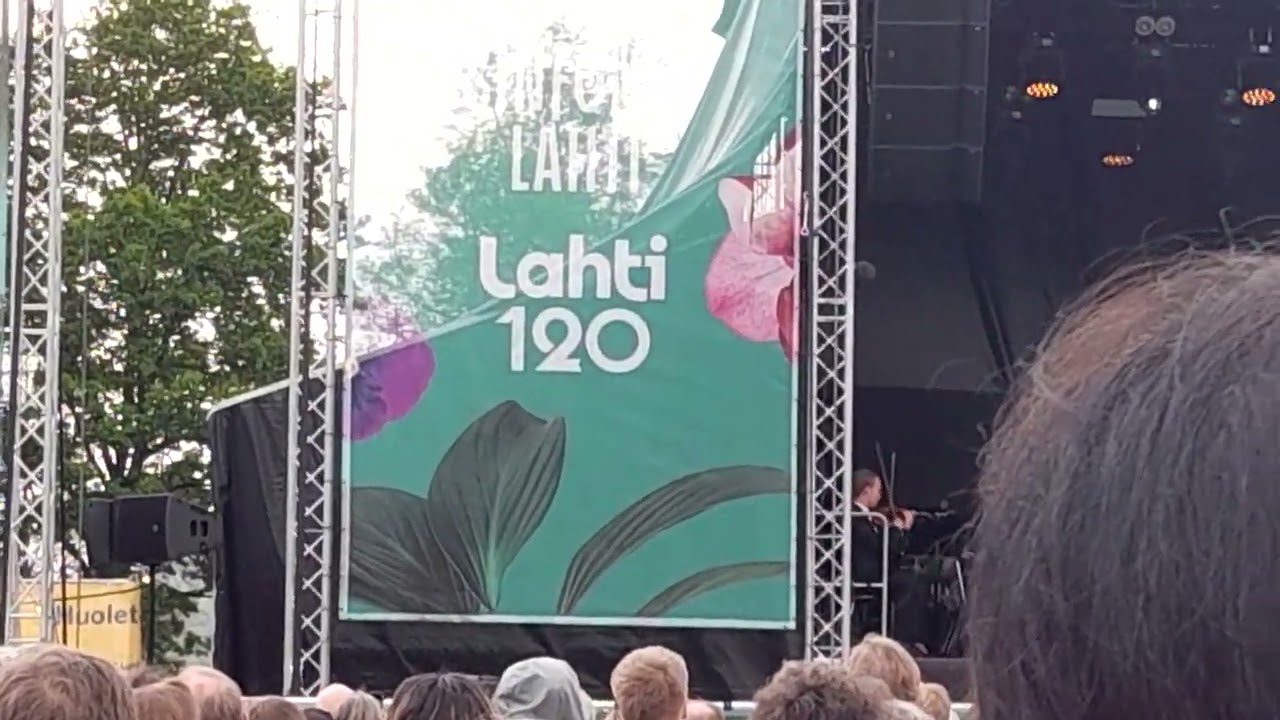 Lahden kaupungin orkesteri Mukkulan tapahtumapuistossa 5.6.2025. Myrskyluodon Maija.