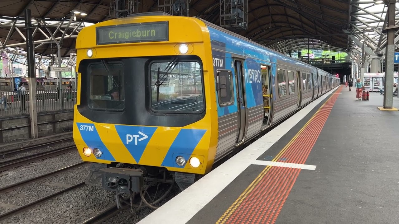 Metro Comeng Arriving & Departing Southern Cross Station to Craigieburn