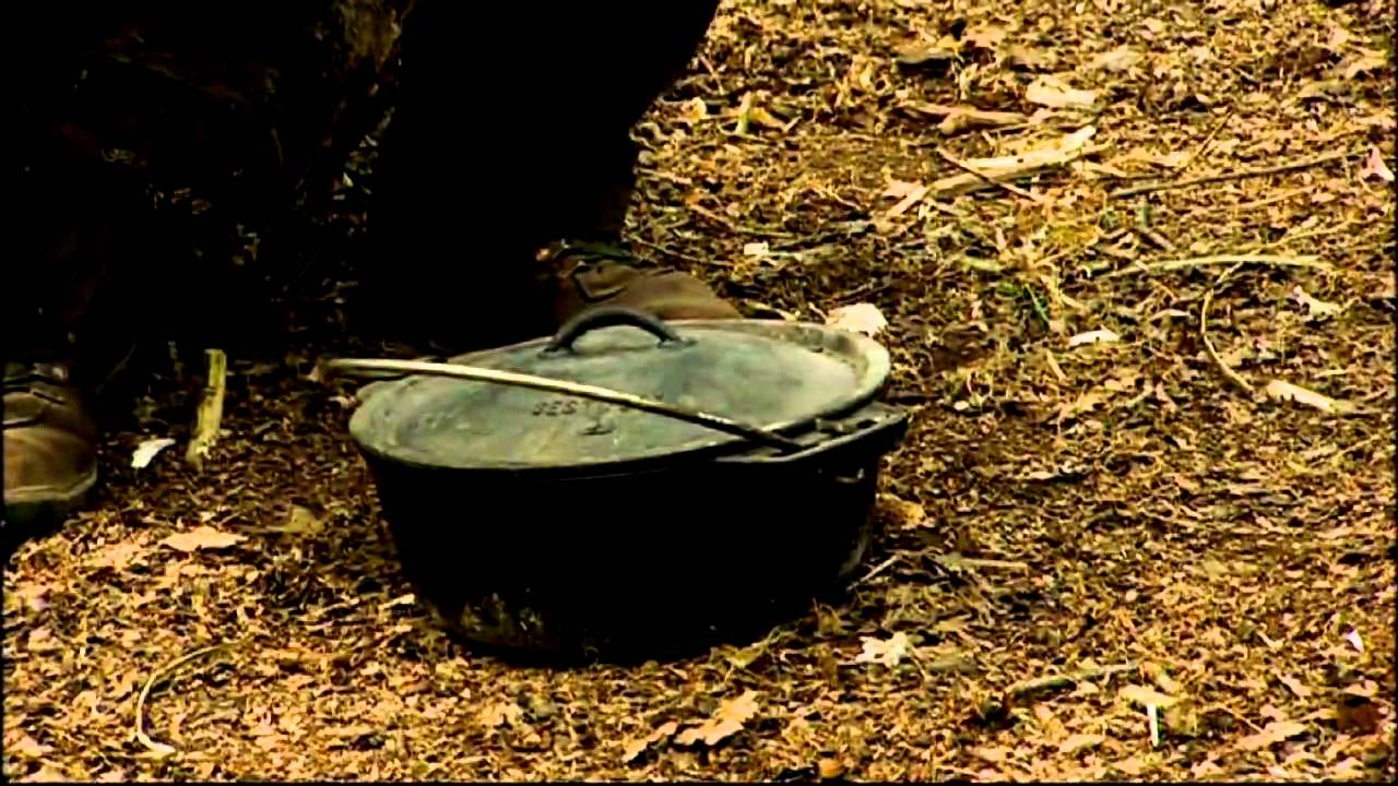 Ray Mears Baking Bread Part 1 - Pieczenie chleba Cz. 1