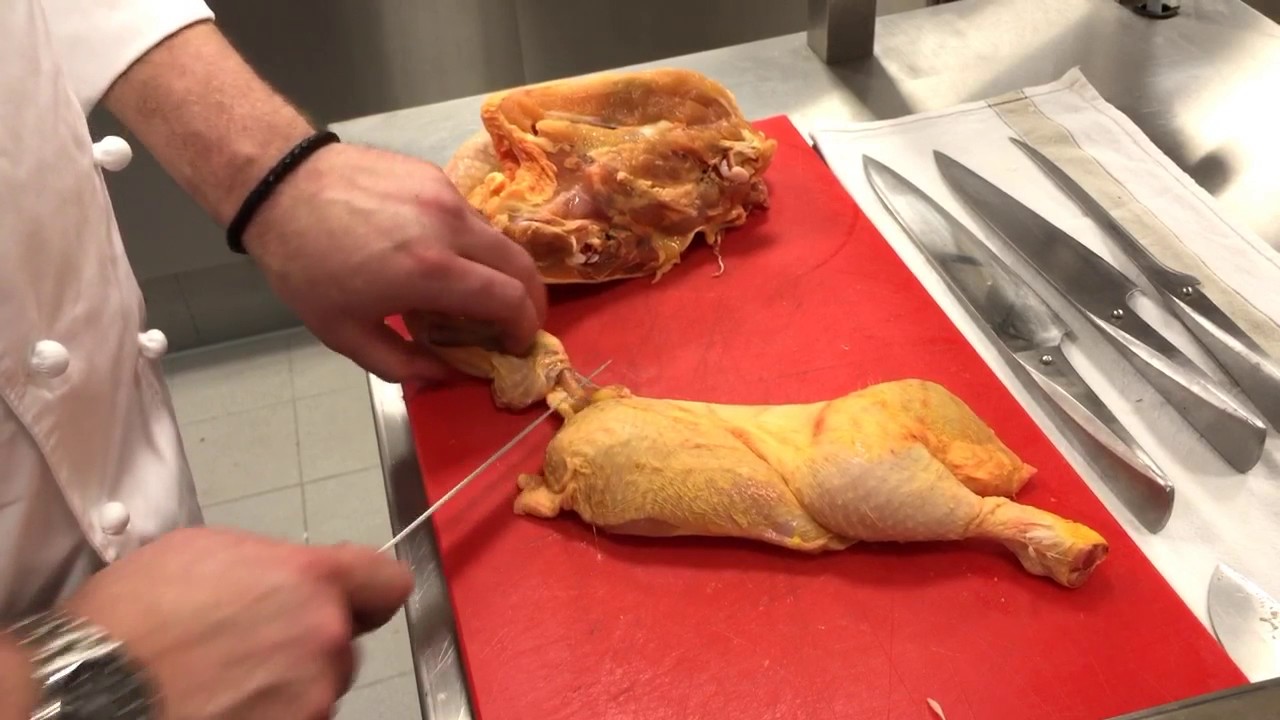 Huhn zerlegen: Wie man eine Maispoularde richtig zerlegt