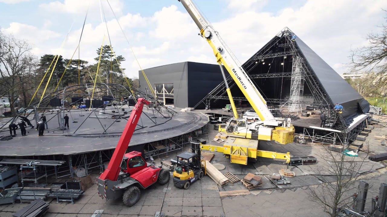Timelapse du montage du d&eacute;cor pour le D&eacute;fil&eacute; Vuitton femme Automne Hier 2016