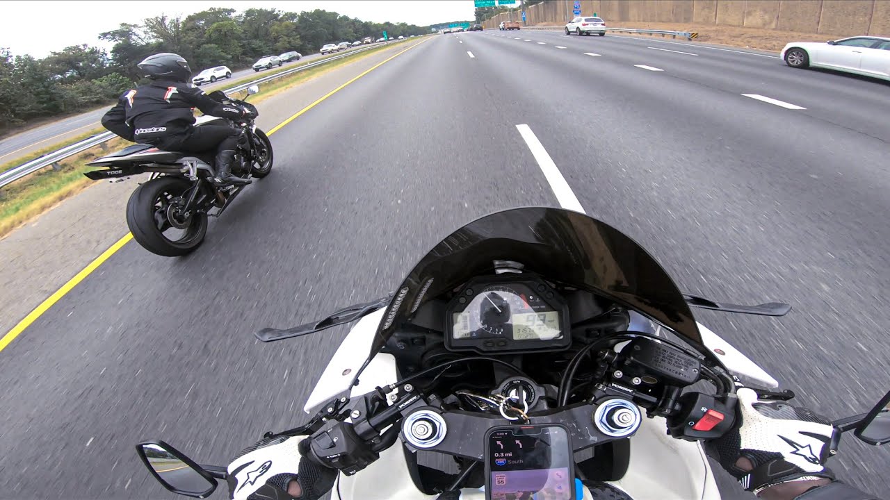 Two cbr 600s mobbing to Cars and Cigars