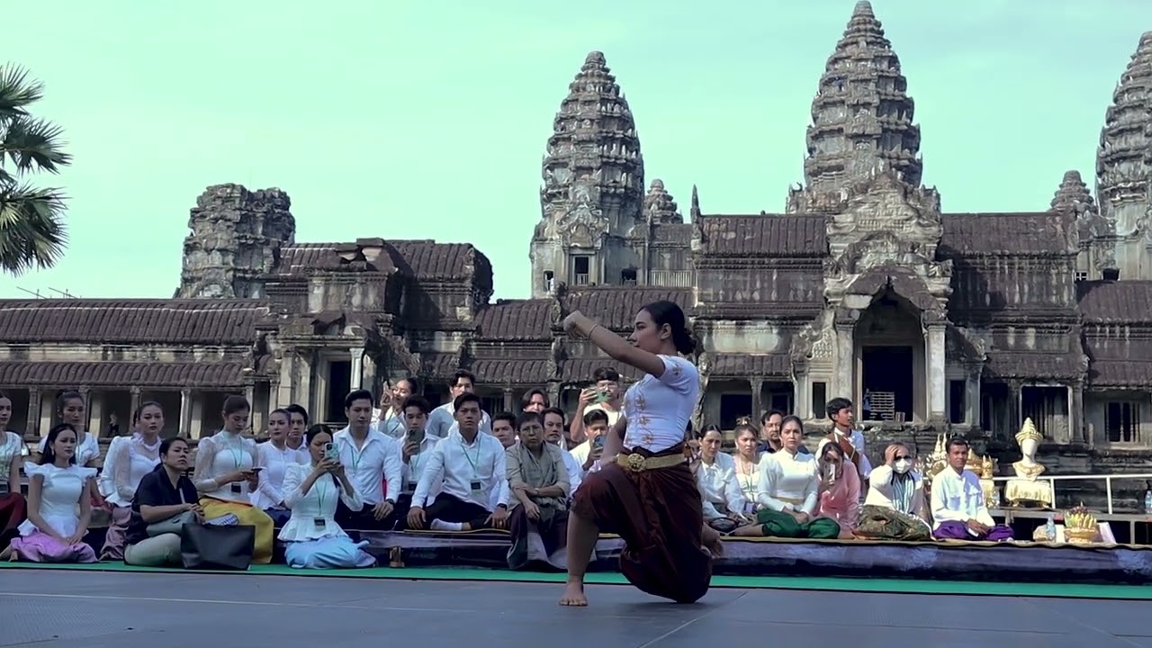 ថ្វាយបង្គុំគ្រូ ទេពធីតាមេខាឡាផាត់ពពក #Khmer_Martial_arts #ល្បុក្កតោ