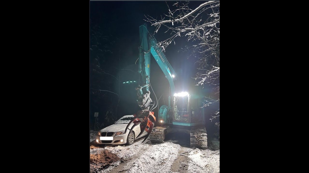 Kobelco SK140SR | Excavator Cleaning Ditches & Cutting Wood