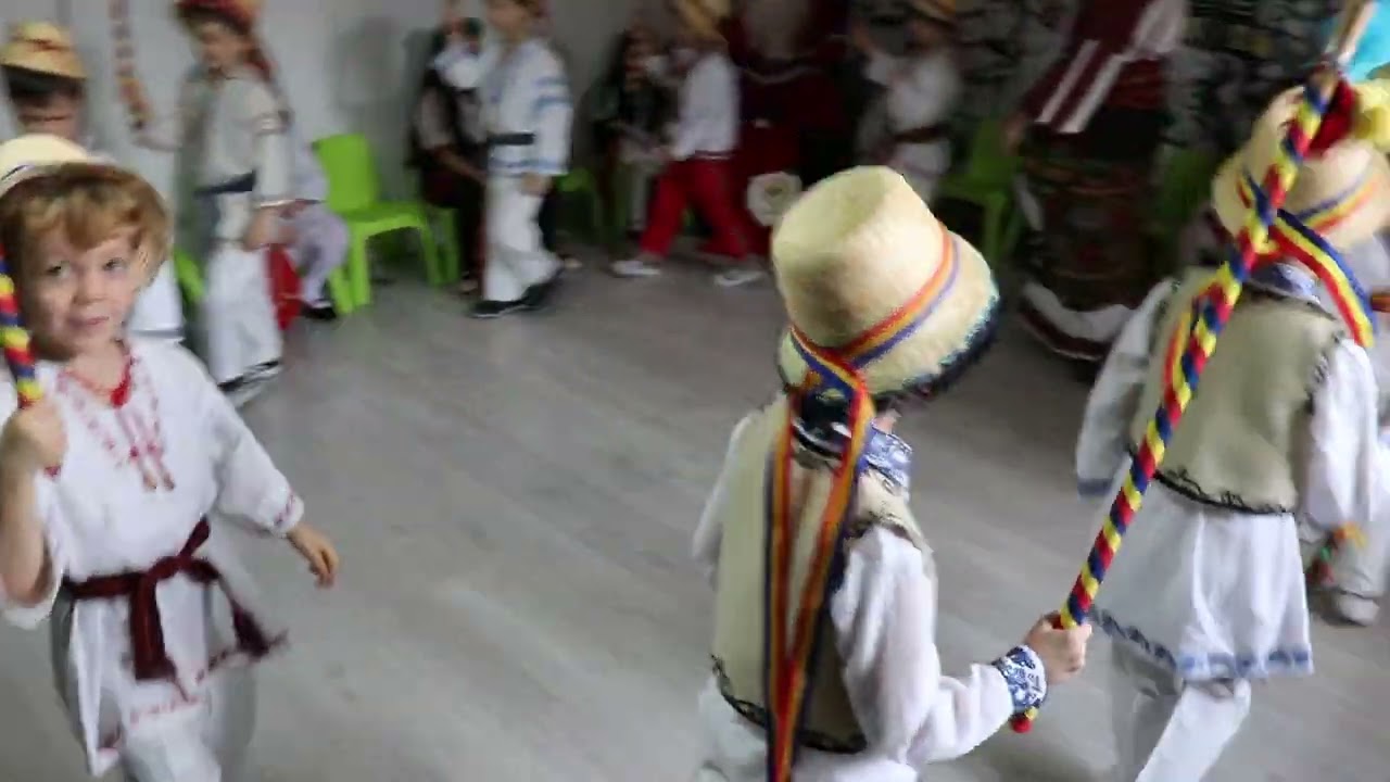 Gradinita M.Ap.N, Dansul Calusarilor, cu Eric si Enzo