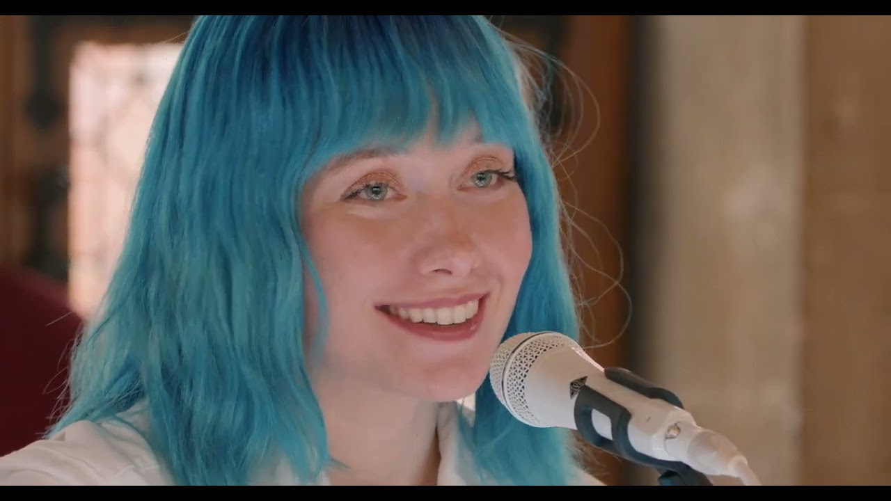 Madeleine - À nous [Official Music Video]