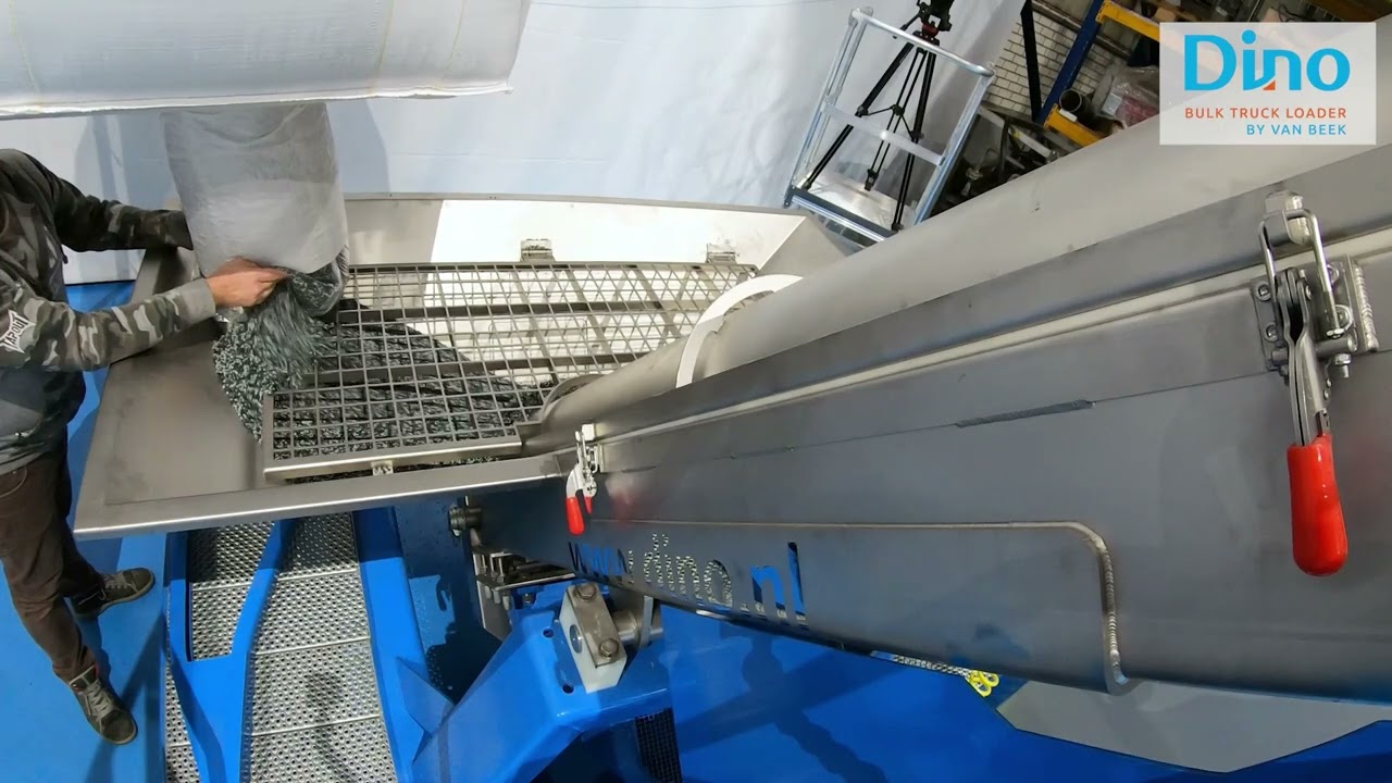 Loading plastic granules with the Dino bulk truck loader