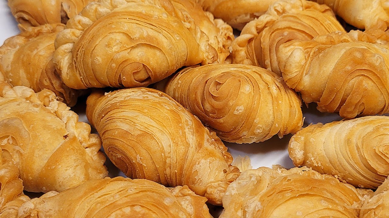 Flaky Empanada With Pork Belly Fillings/Crunchy Even Over Night!!!!