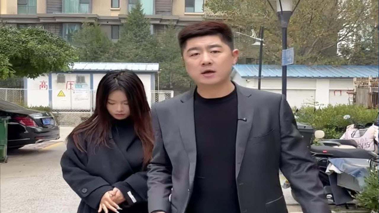 酒吧上班来赚钱男友借钱后失联，分手濑帐玩消失，刘老师霸气出击 | 正义之光 #为百姓办事 #正义的护航