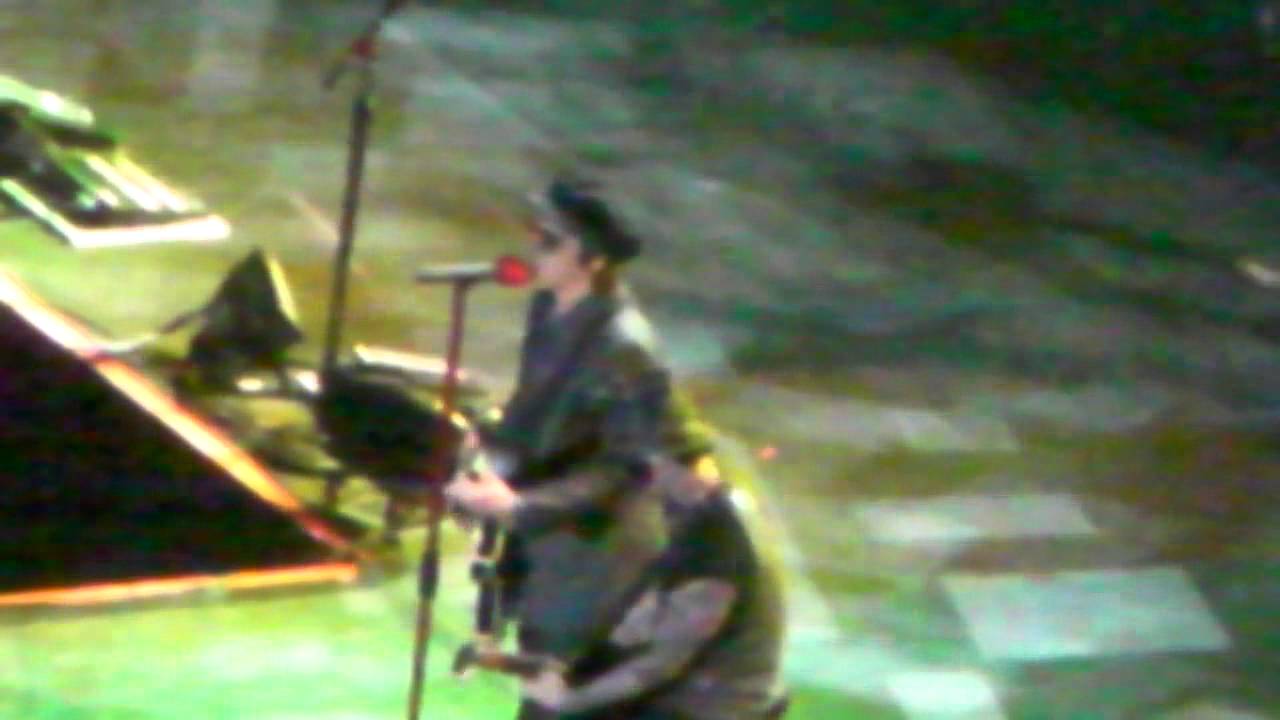 Guns N' Roses (with special guest Izzy Stradlin) @ O2 Arena London, UK - LV7