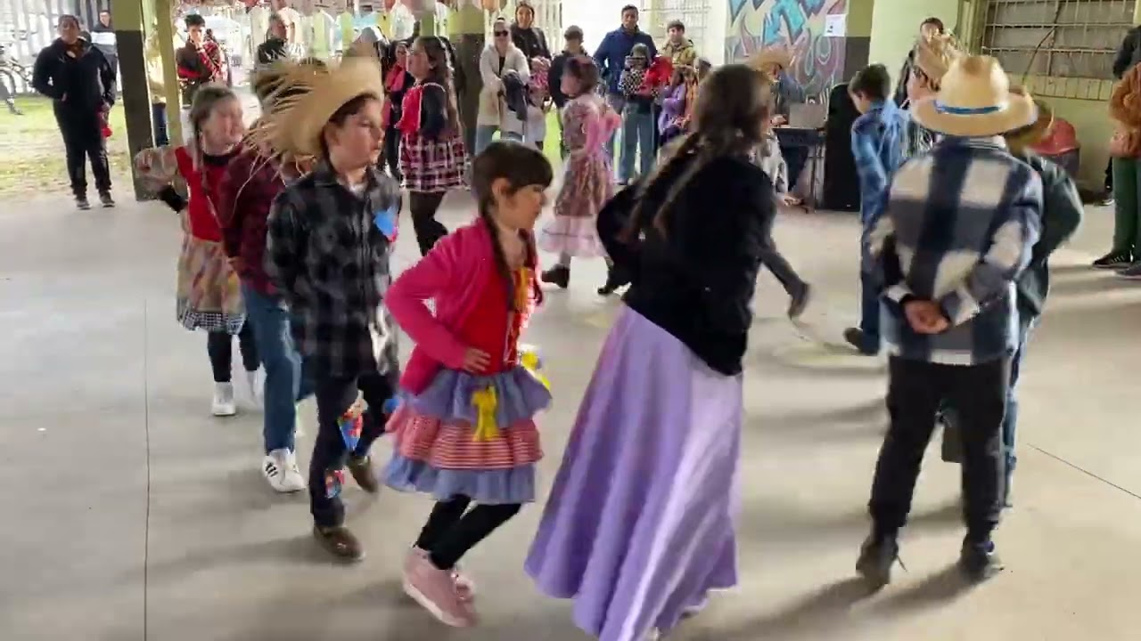 apresentação da Laura, festa junina 25 ‘ 🌽