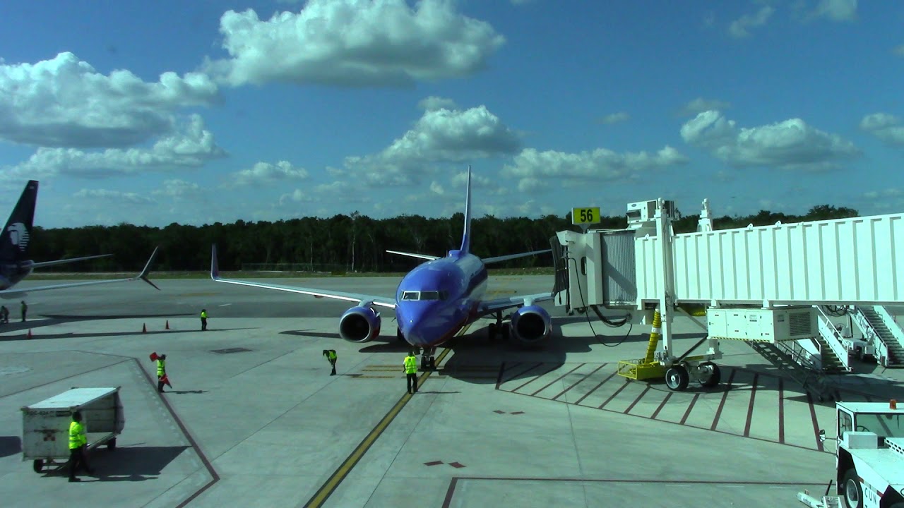 Airplane spotting time lapse at MMUN (Cancun International Airport)