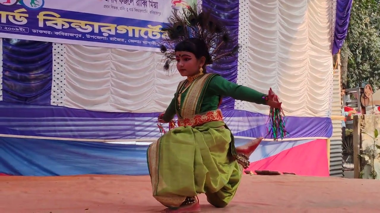 নাচ ময়ূরী নাচ রে গানে নৃত্য 