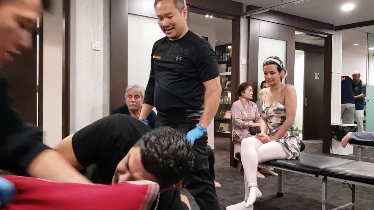 Throwback Yr 2019 -Shoulder and knee problem he from Australia,MostAmazingTop10 马来西亚吉隆坡跌打Malaysia KL