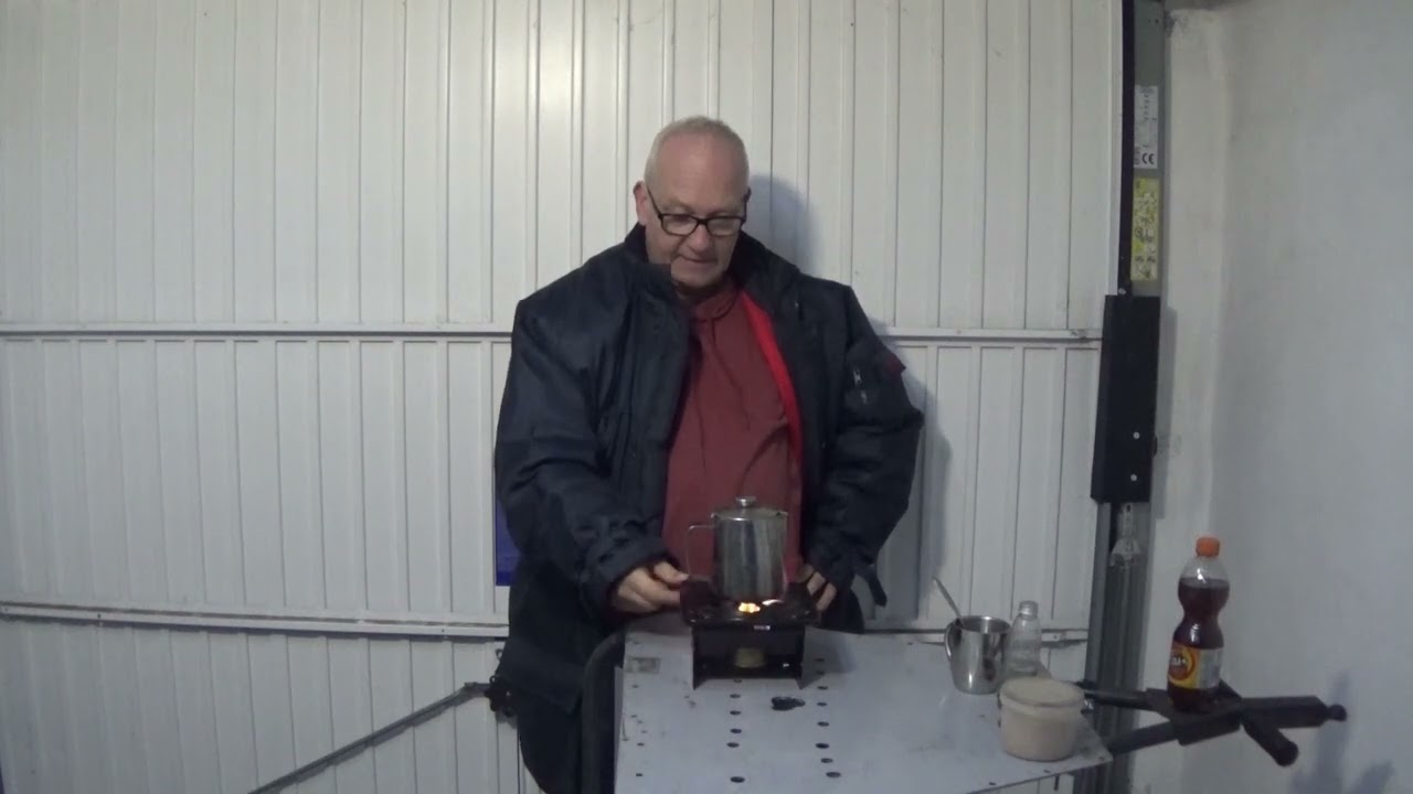 Faltkocher von Coghlans aber eher ein Kocherhalter