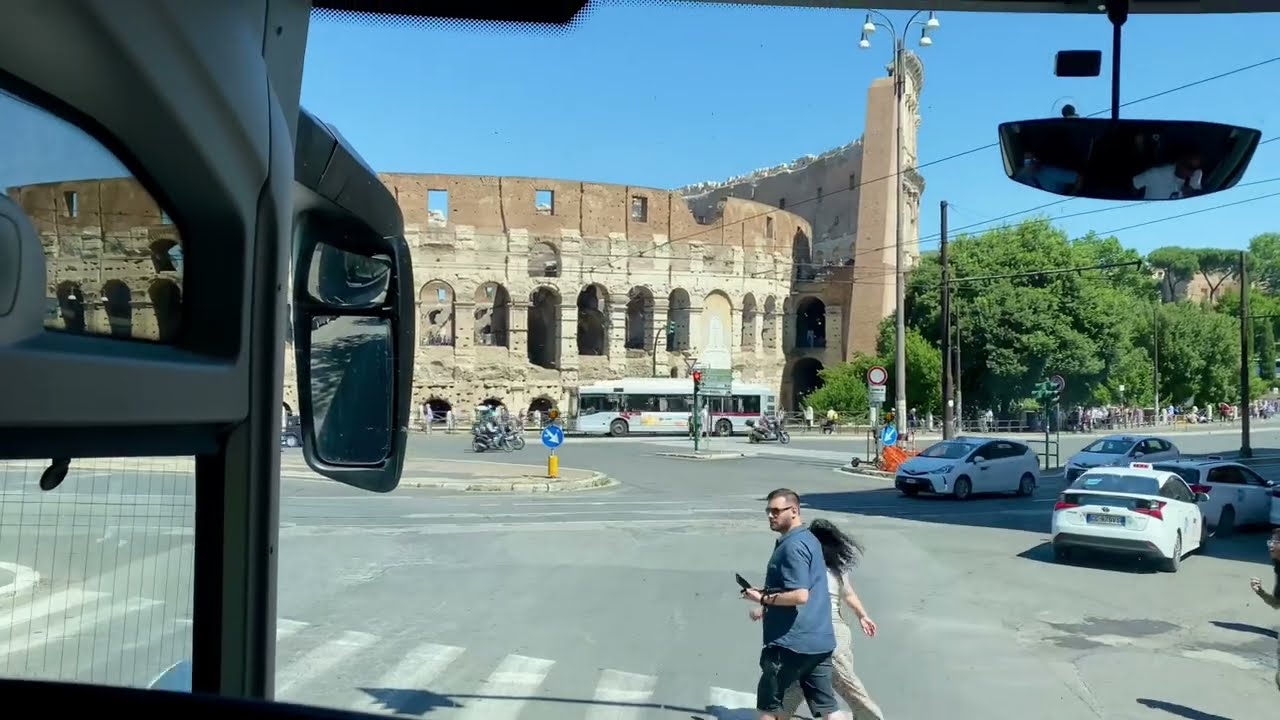 Driving past the Coliseum on our coach tour of Rome, Italy 🇮🇹