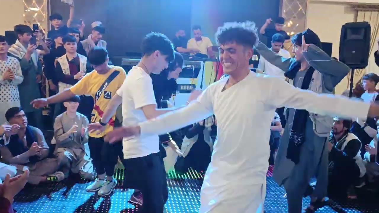 رقص شیر بچهای #تمکی در خفن ترین عروسی غضنفر حسینی تبریک باشه حسینی عزیز ❤آهنگ عظیم بامیانی