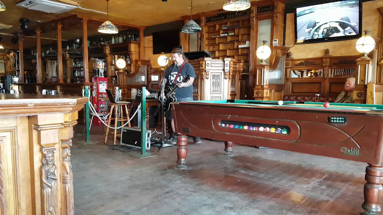 Benidorm Guinness bar  Jonny Hellraizer  Suspicious Minds  Elvis Presley