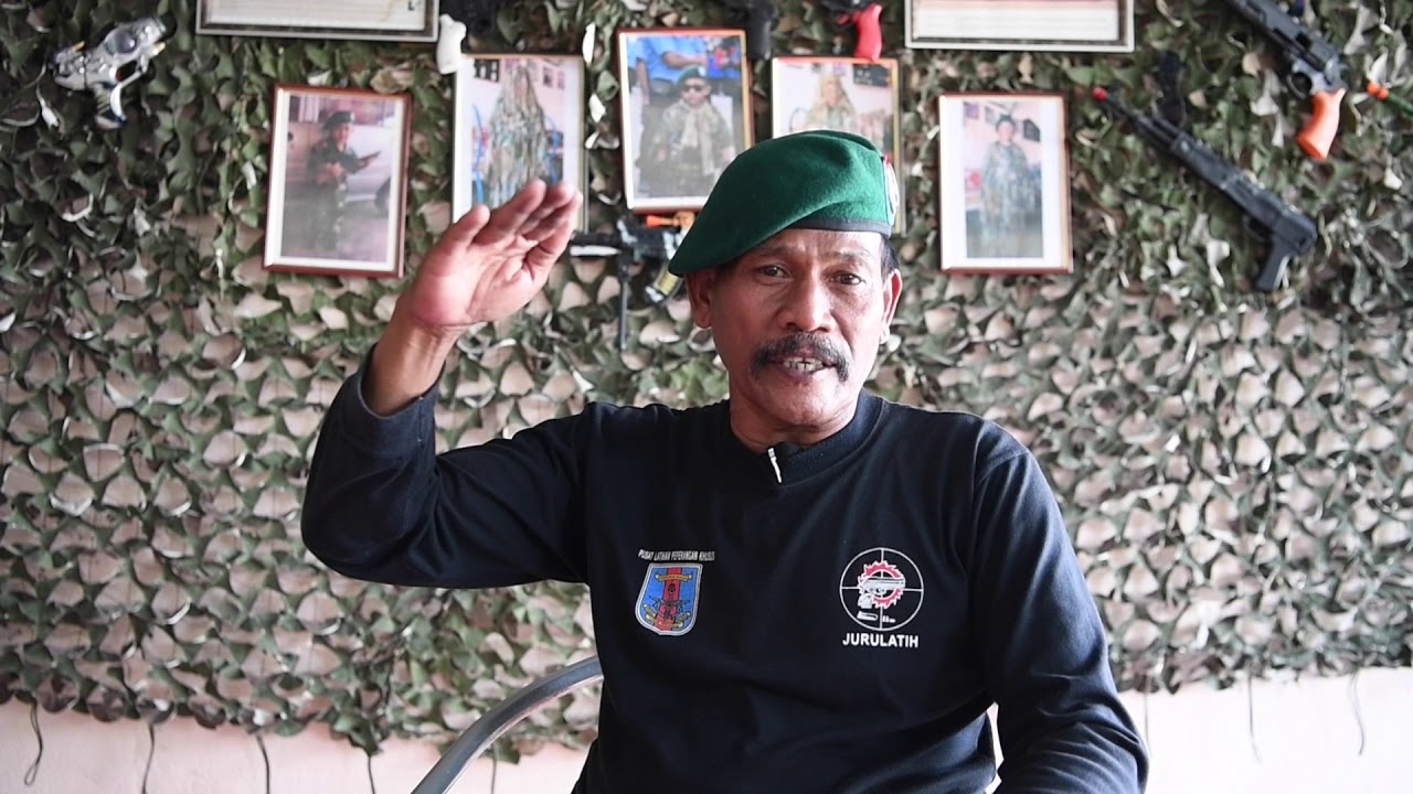 Bekas komando didik cucu dengan latihan ketenteraan