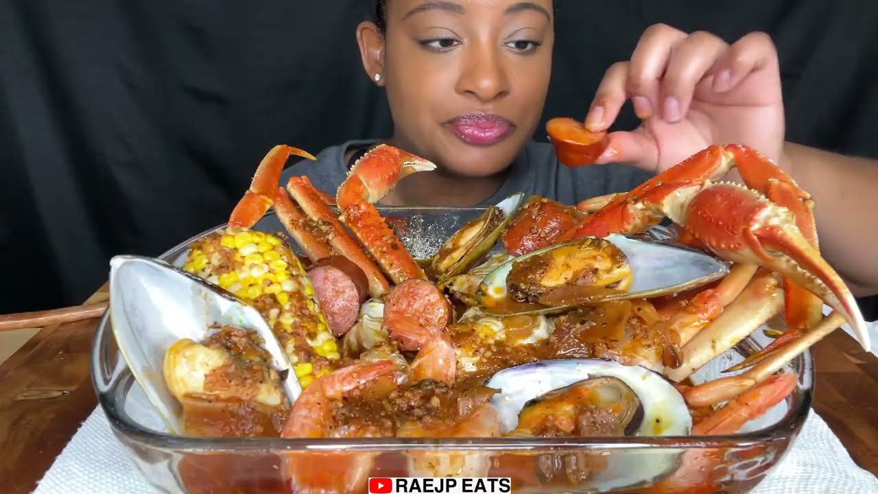 ASMR EATING SEAFOOD BOIL SNOW CRAB SHRIMP GREEN MUSSELS SAUSAGE BLOVES SAUCE MUKBANG 먹방 EATING SOUND