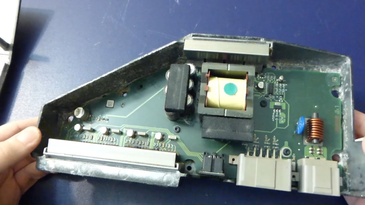 Repair of a 2004 Volvo Car Amplifier