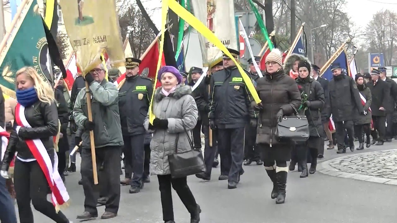 Pogrzeb ks. Franciszka Drendy - Ogromny kondukt żałobny w Kluczborku