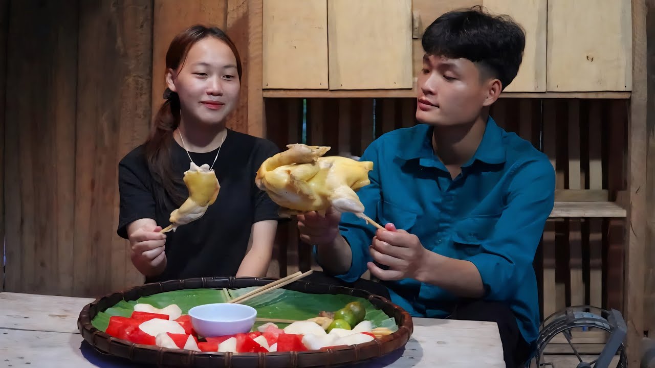 Harvest snails with girlfriend to sell at the market, Cook together at the farm