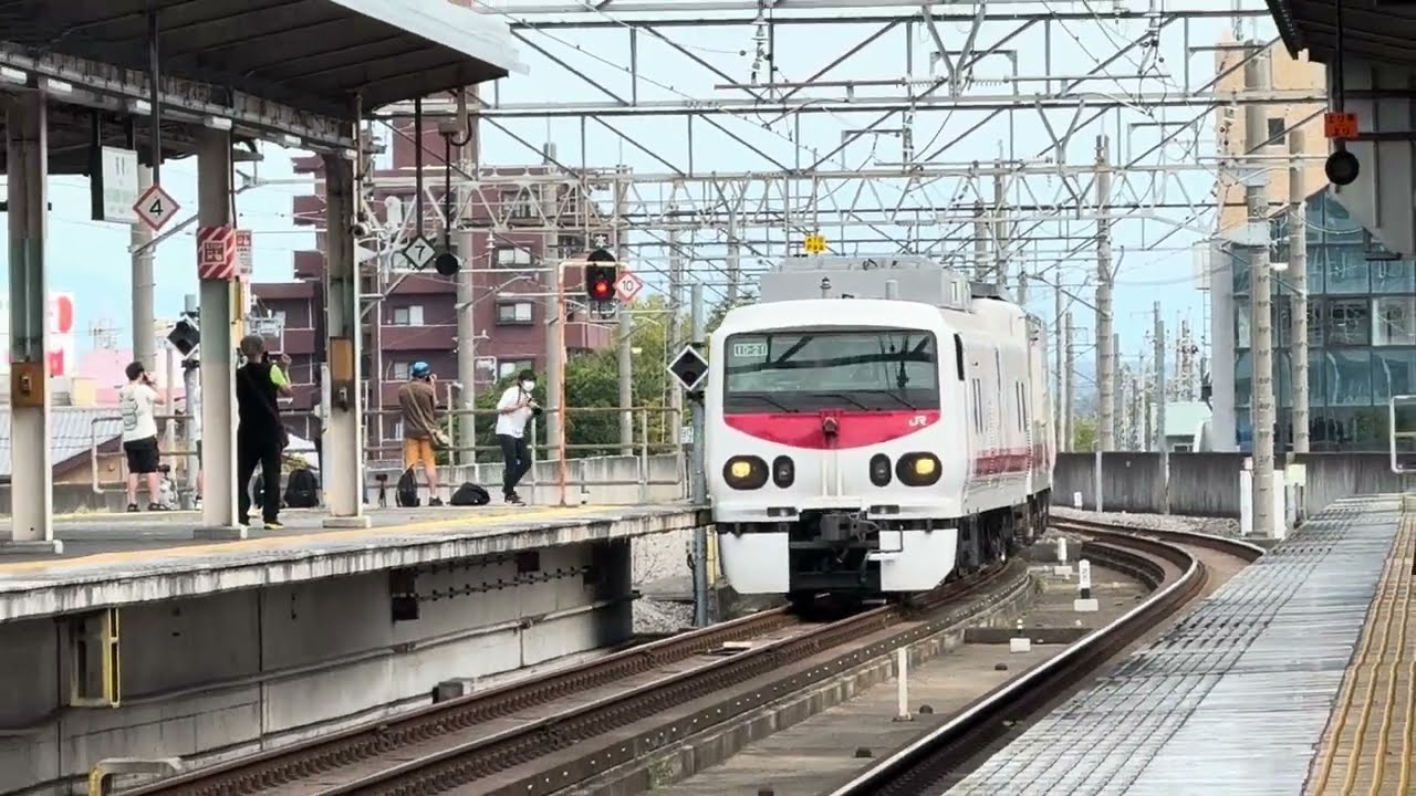 キヤE193系ID-21(East i-D)+マヤ50-5001が前橋駅に入線するシーン