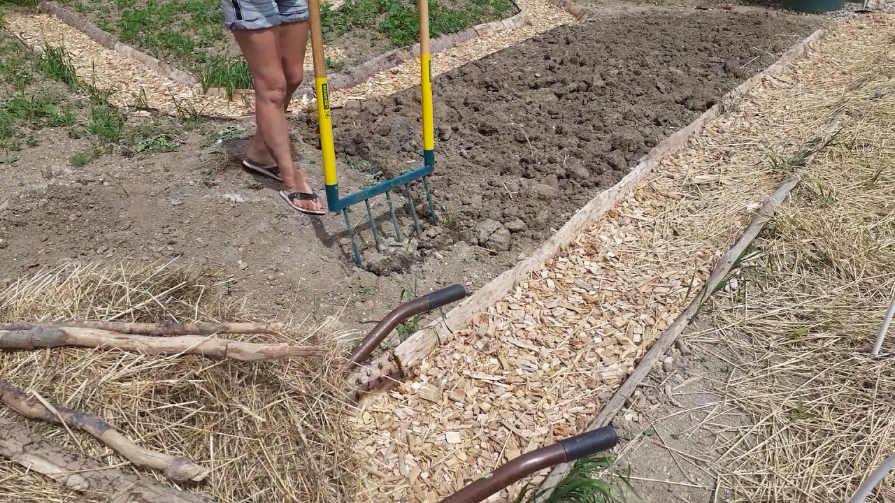 Boden auflockern ohne umzugraben. Die doppelte Grabegabel....