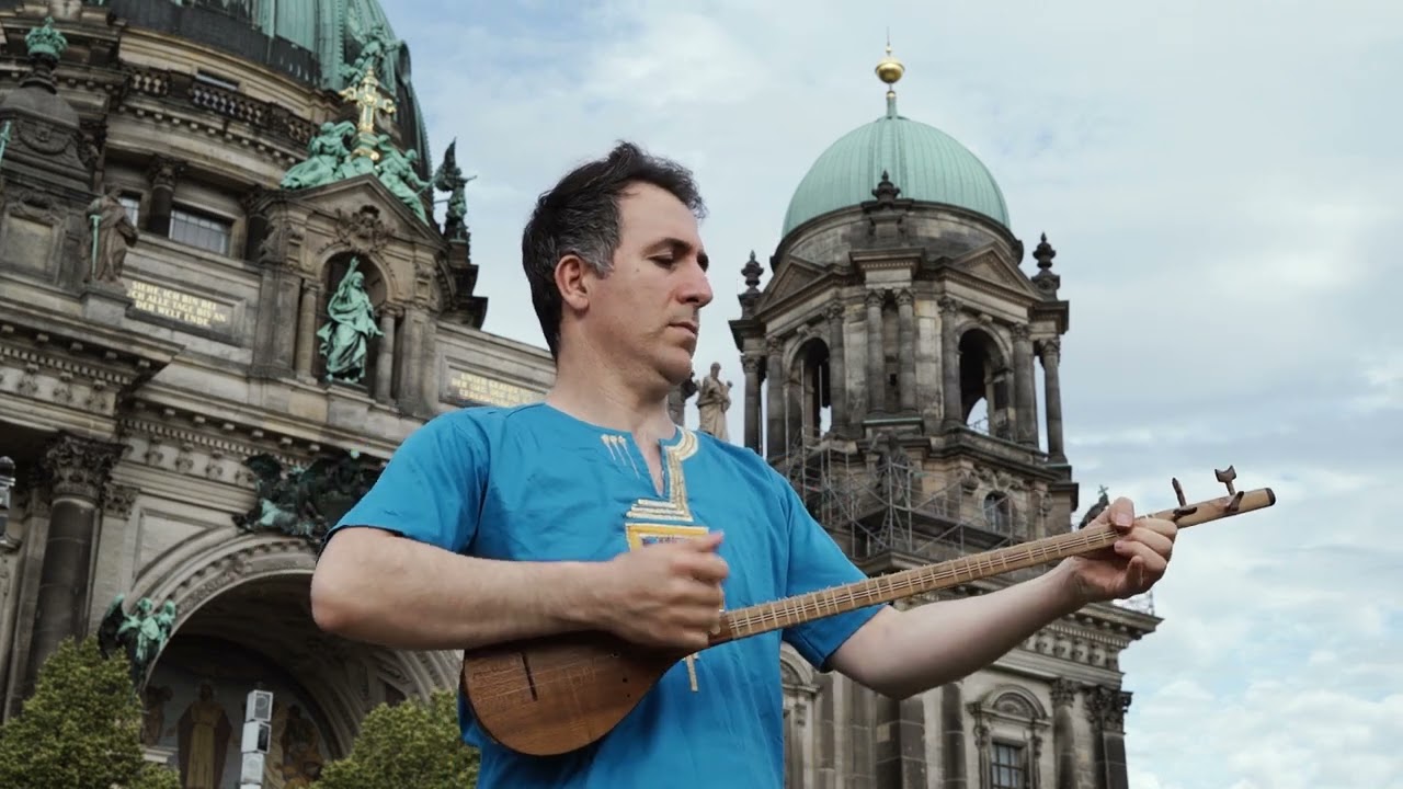 Yaser Bayat spielt Setar mit eigener Technik| persische Musik | Berlin| Setarnavazi| سه تار نوازی
