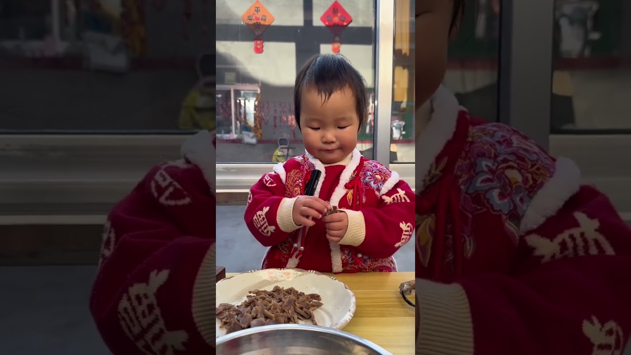时间过得好快，不知不觉孩子三岁了，今天把公公婆婆爸爸妈妈都聚在一起为孩子过生日，孩子很开心的，对于我而言，一大家人整整齐齐的在一起是最心安的事情#记录我的农村生活 #一家人在一起就是幸福 #记录孩子