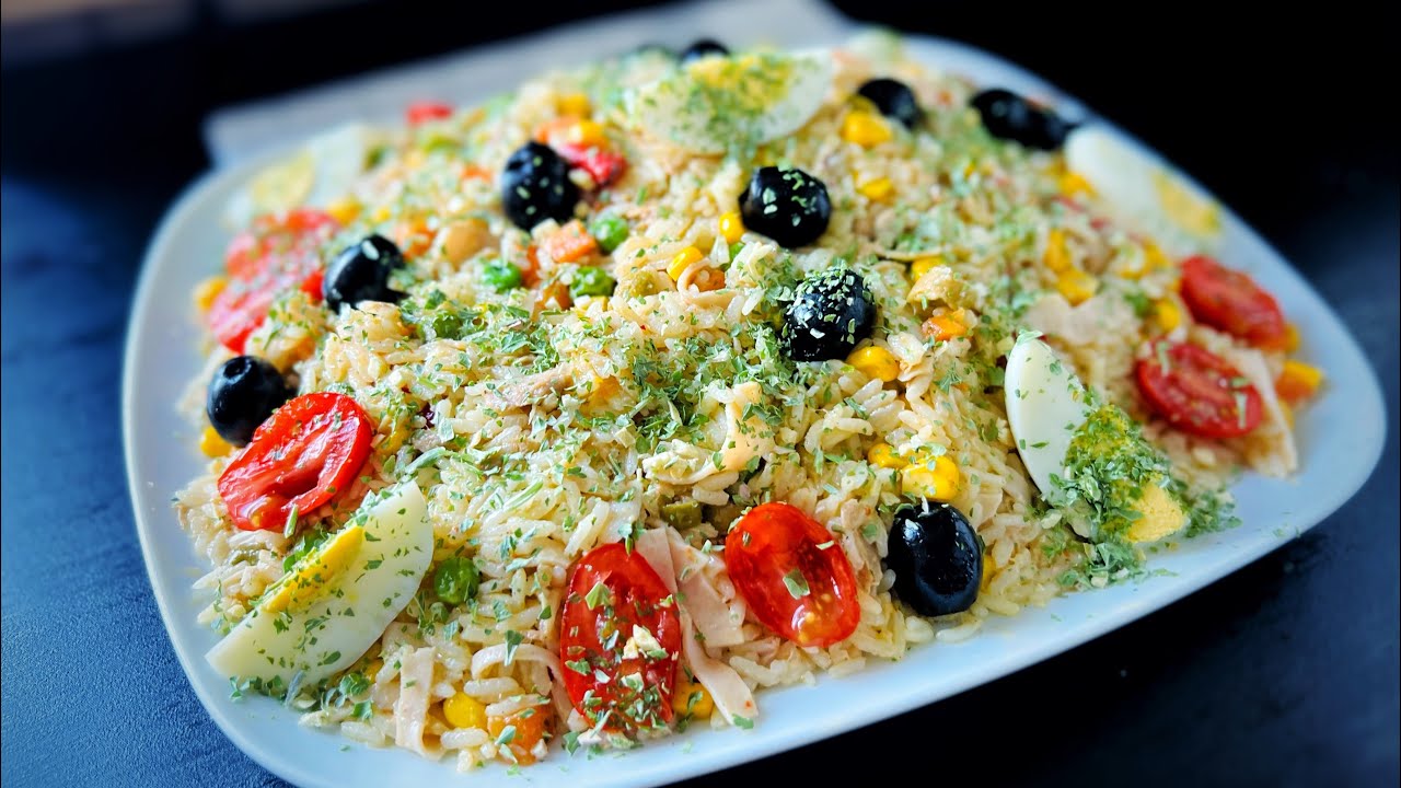 Salade de riz fra&icirc;che et color&eacute;e, pour les belles journ&eacute;es estivales