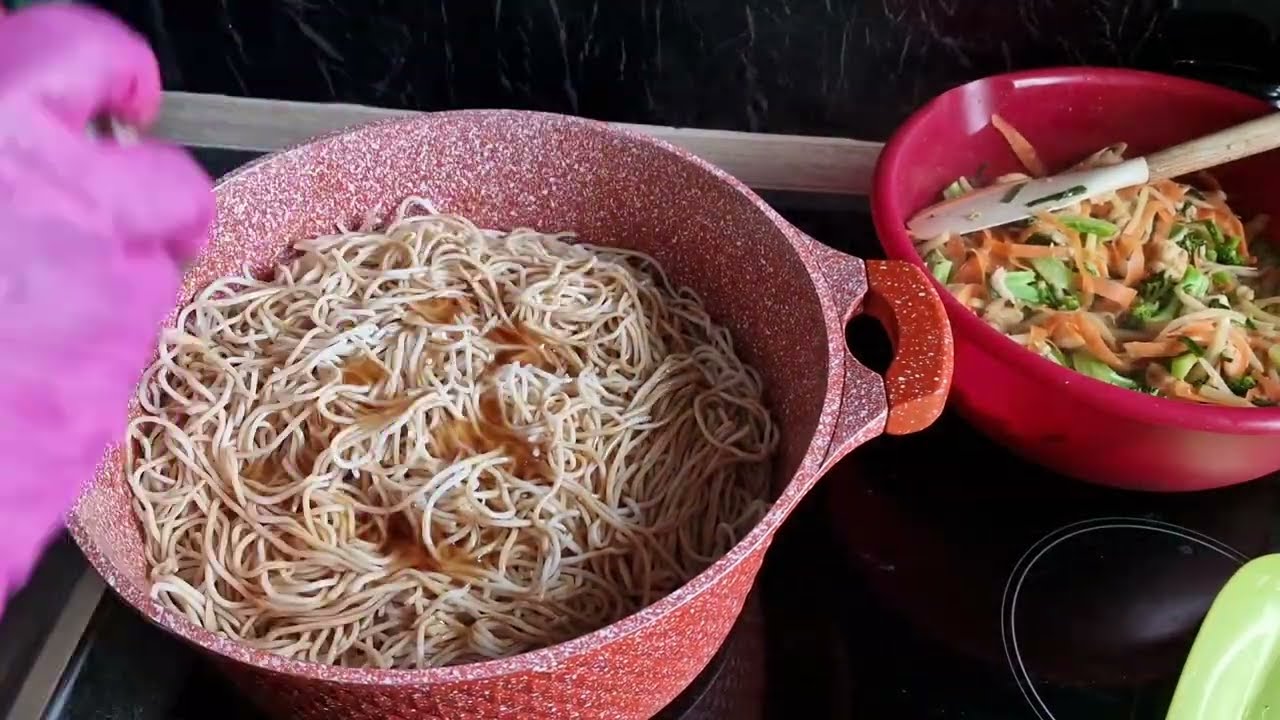 How to prepare a home made Chinese noodles 