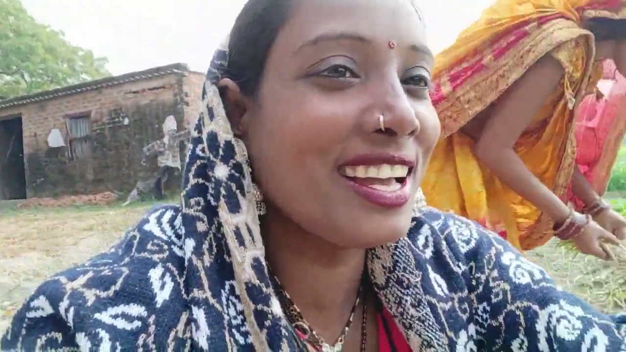 मोनी दीदी के घर आए तो क्या हुआ देखो