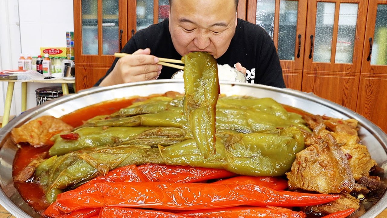 5 фунтов перца, Aqiang делает «жареное мясо с перцем», острый и вкусный. Это действительно весело |