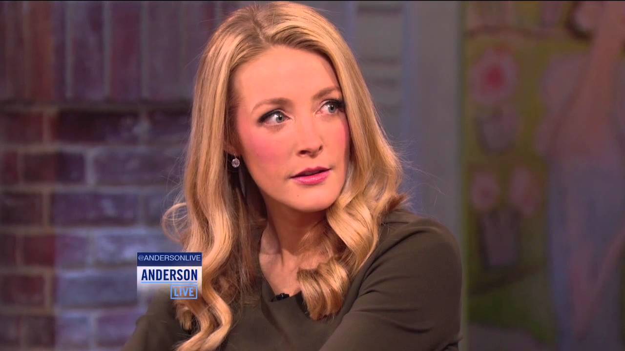 Jennifer Finnigan Teaches the 'Soap Opera Stare'