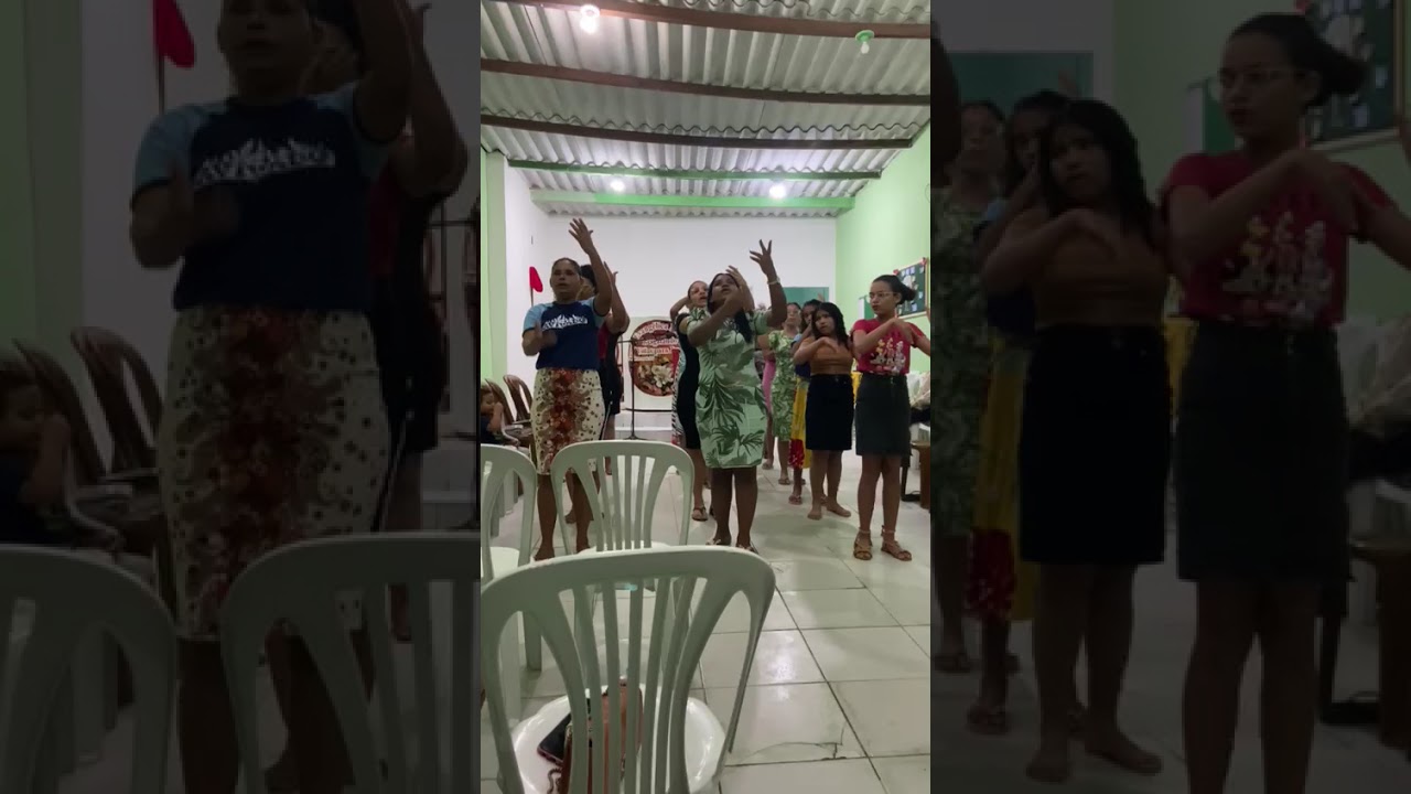 Nosso momento de ensaio de gesto na igreja 