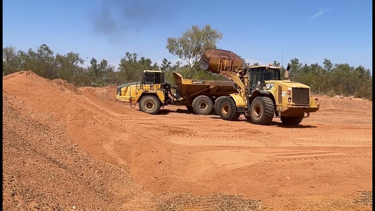 loader loading dump truck the correct way #constructionequipment #frontendloader 
