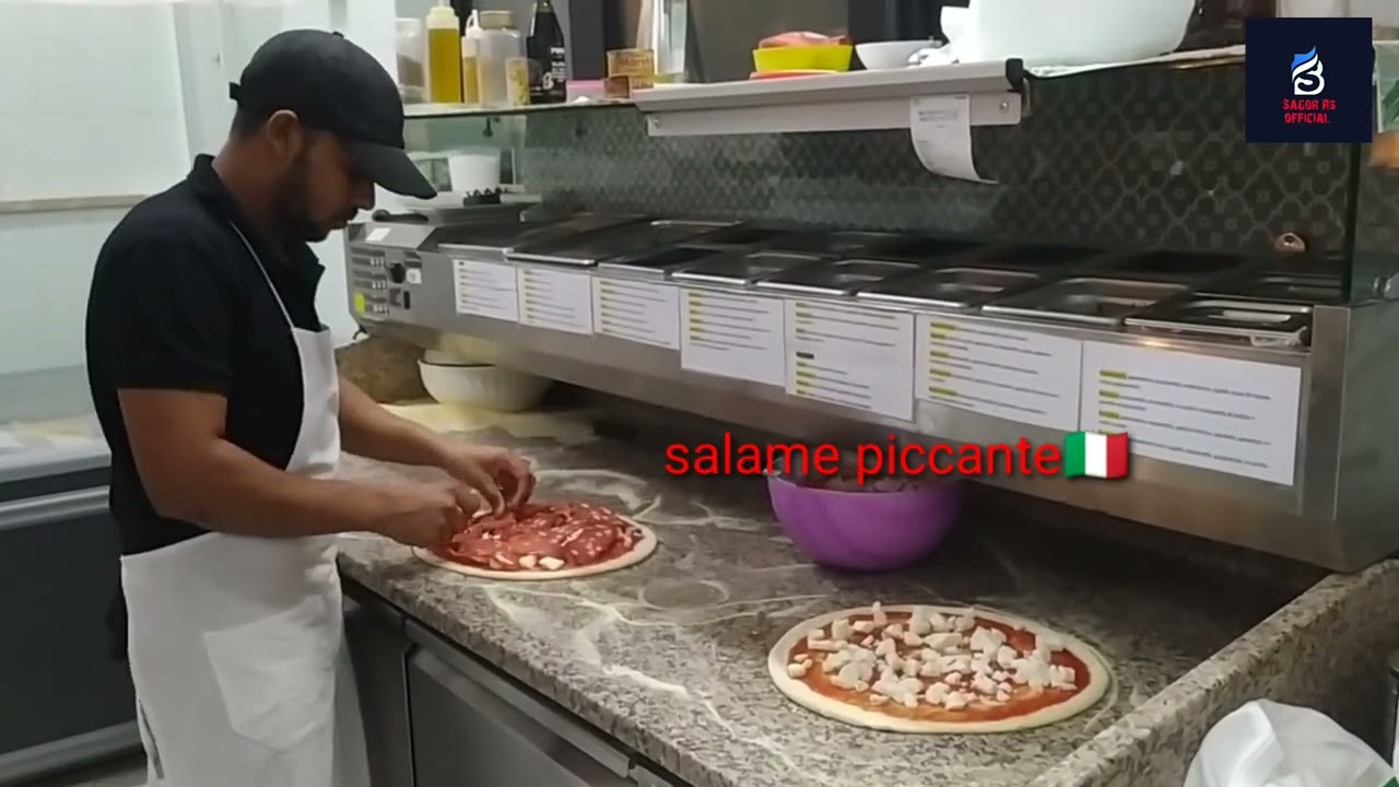 Italian pizza। ইতালিয়ান রেস্টুরেন্টে কিভাবে পিজ্জা বানানো হয়। #italian pizza।vlog 2।#banglavlog 🇮🇹🇮🇹
