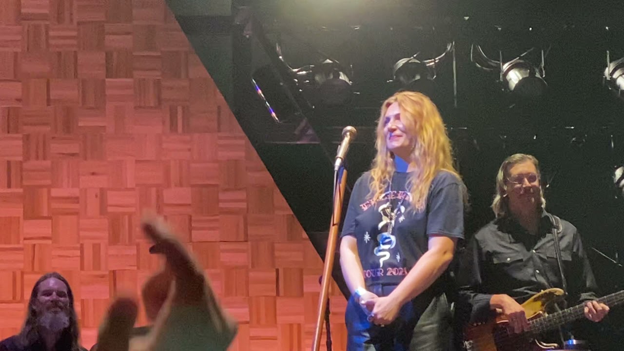 Chris Stapleton Tennessee Whisky | 07-29-21 NH Bank Pavilion (FUNNY!)
