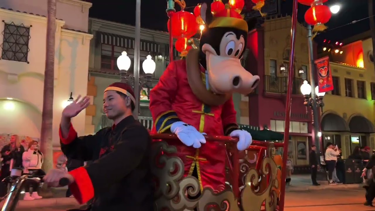 Новогоднее шествие Мулан по лунному календарю 2026 года — Год Лошади — Disney California Adventure