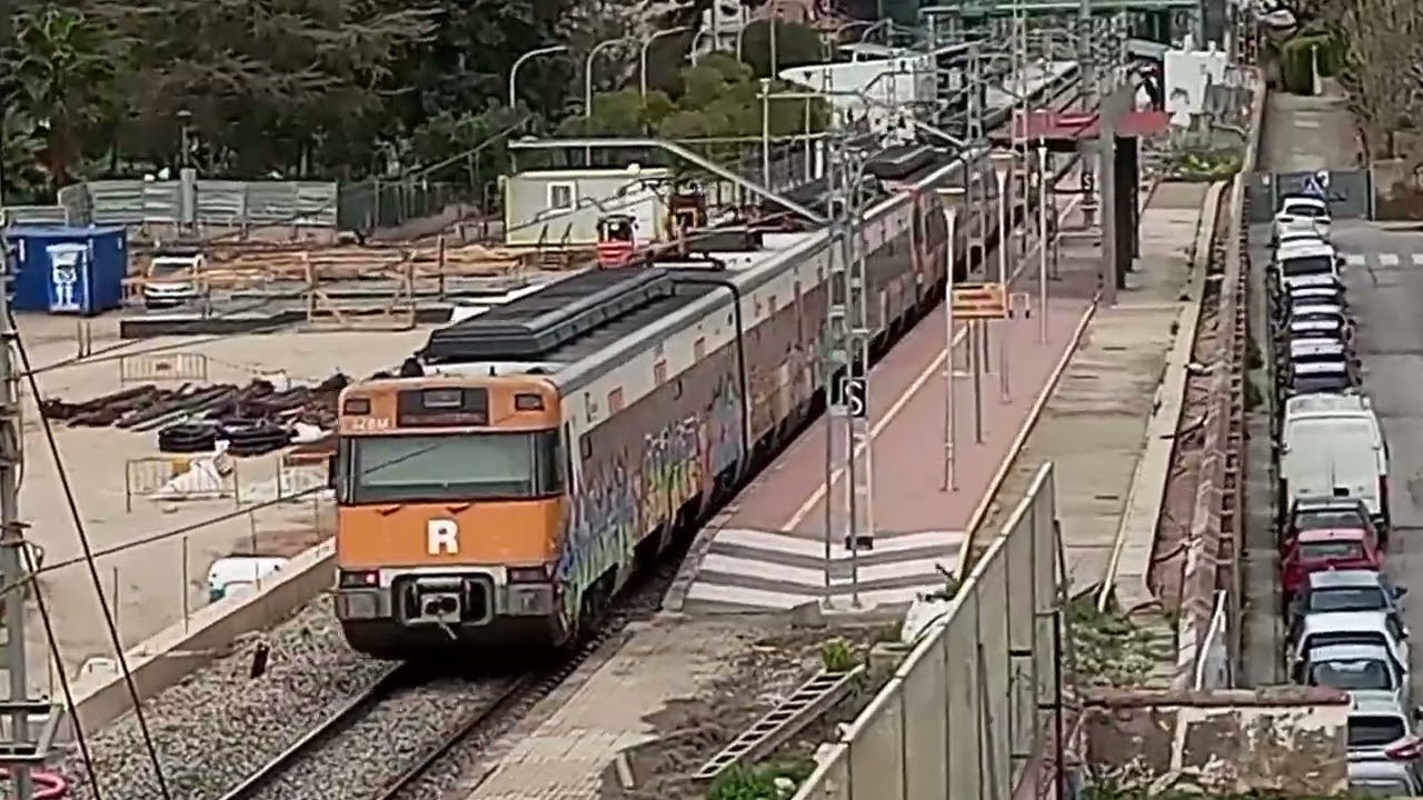Trenes linea R4 por la estación de Sant Feliu de Llobregat 
