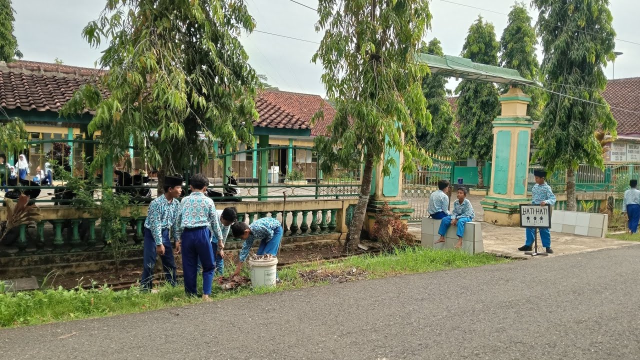 Aktifitas Siswa💪HARI SAMPAH SEDUNIA‼️STUDENT ACTIVITY AT WORLD RUBBISH DAY