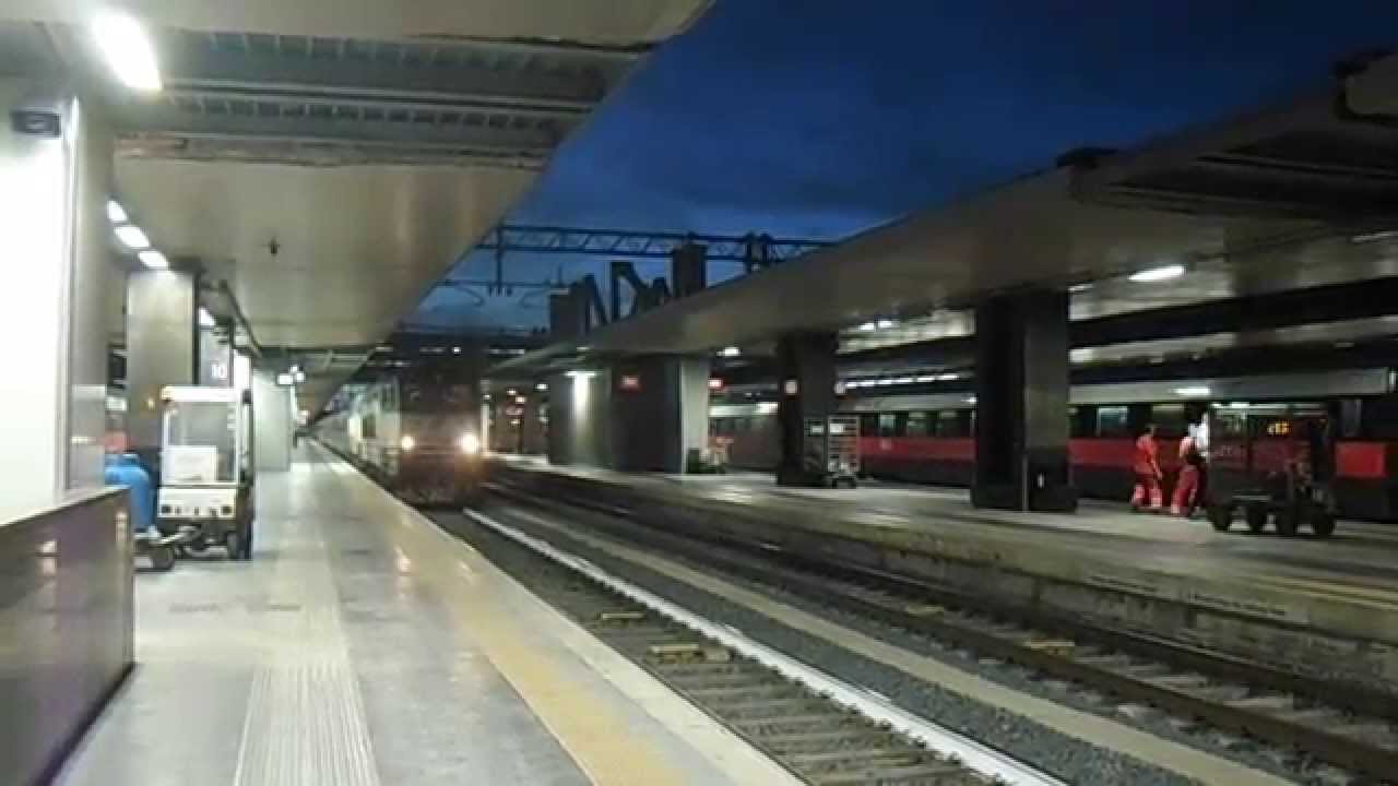 E656.039 + E656.289 in partenza con l' ICN 35255 Roma Termini - Villa San Giovanni Mare