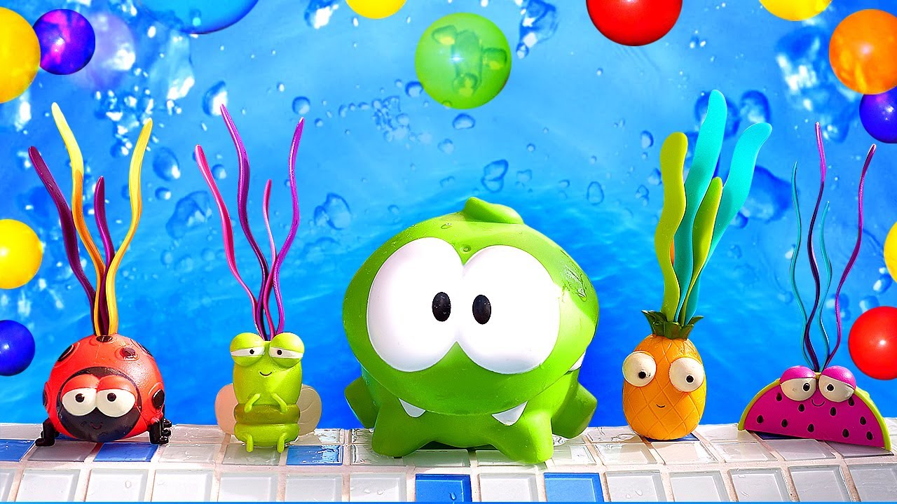 ¿Qué hay en el fondo de la piscina? Las aventuras de Om Nom en español. Video infantil