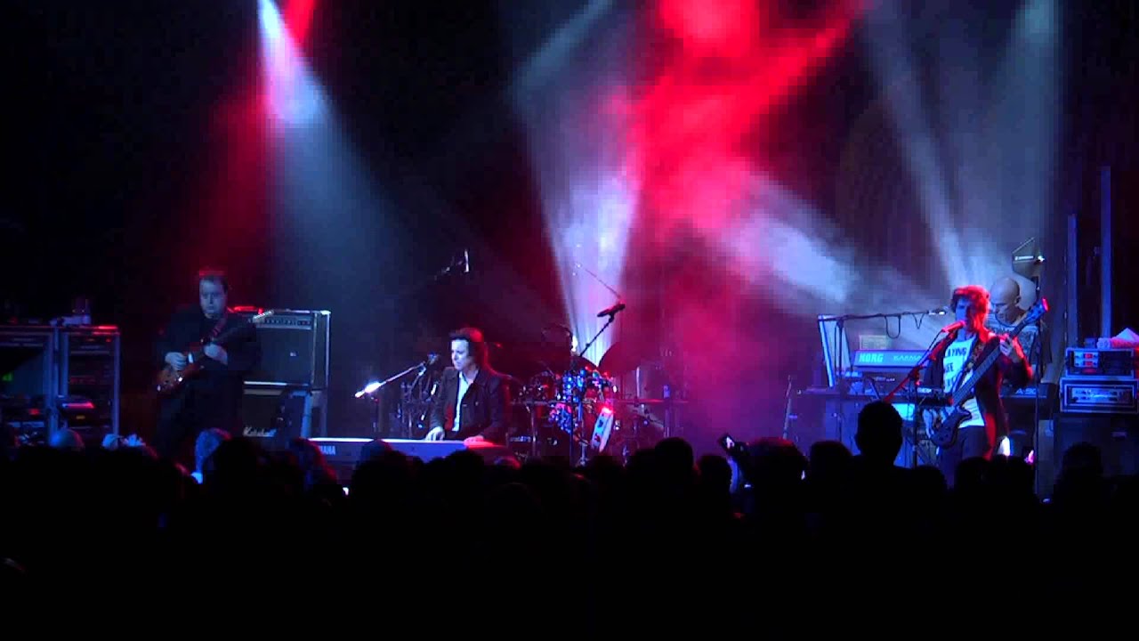 MARILLION THE SKY ABOVE THE RAIN.