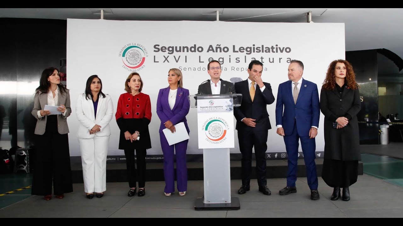 Conferencia de senadores del GPPAN, encabezados por su coordinador, Ricardo Anaya Cortés