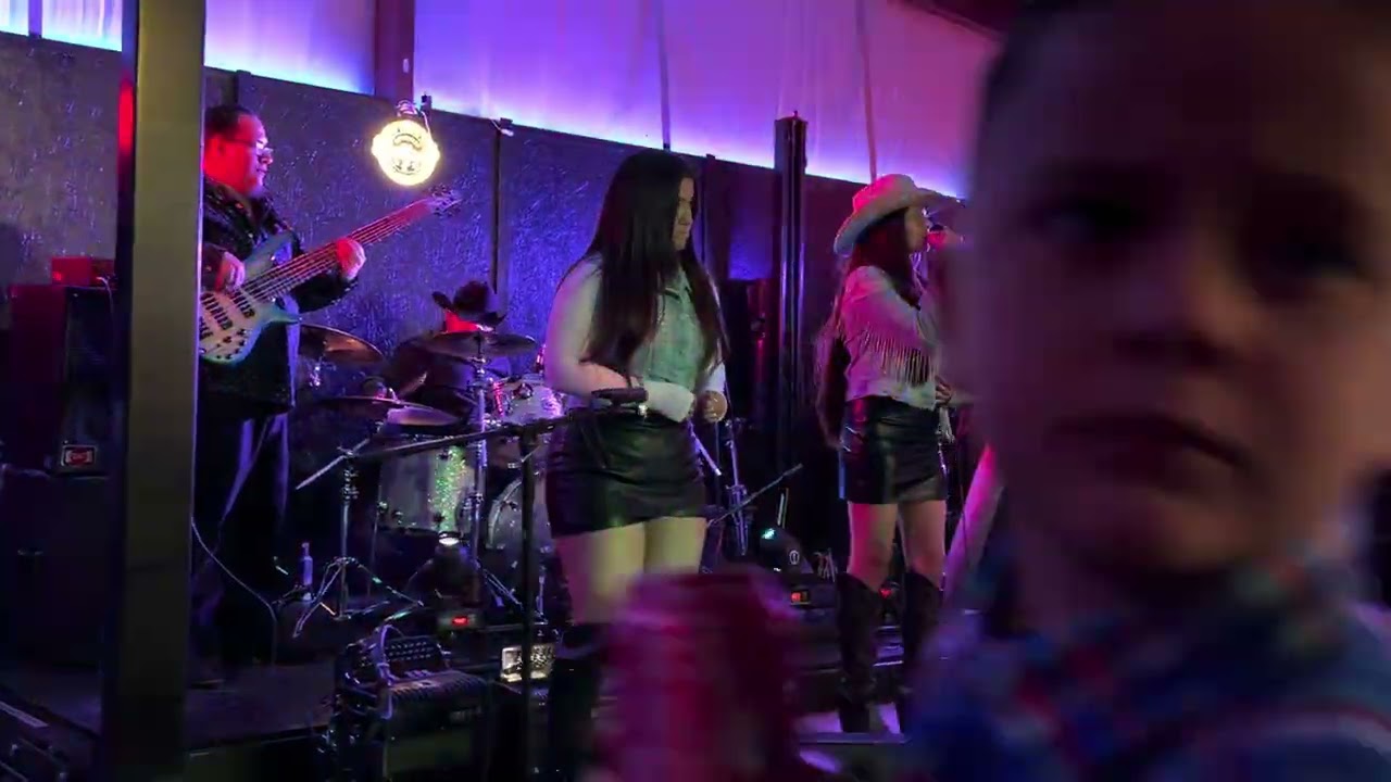 Siempre Estoy Pensando En Ti -Allie y Grupo Roe 