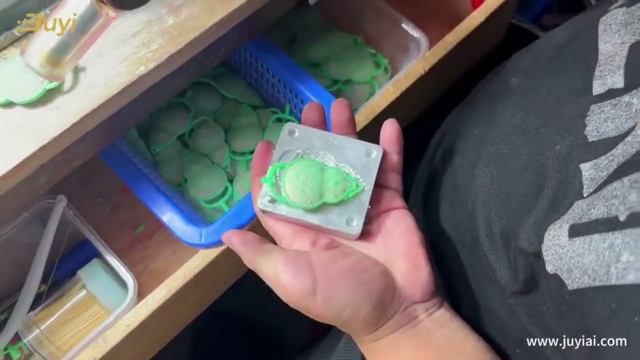 The Secret of Making Hollow Gold Castings: The Production of Hollow Wax Parts
