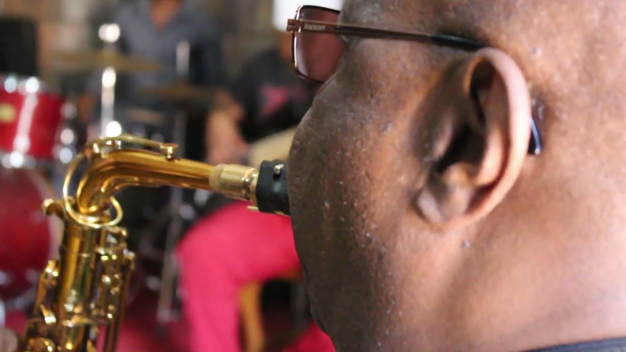 Manu Dibango en répétition au Laboratoire Musical de Bastos